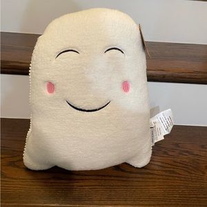 SMILING HALLOWEEN WHITE GHOST PILLOW DECOR.